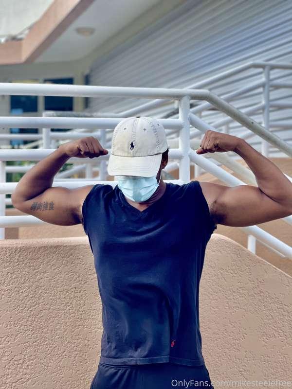 Posting some nude muscle content today over on VIP @mikexste..