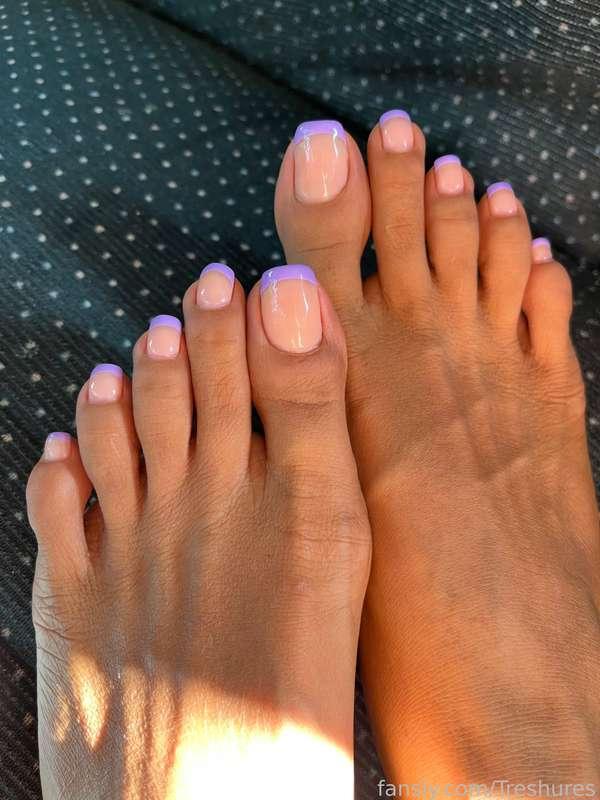 Pretty feet check 👀 

Are you into long TOES or big SOLES? 
