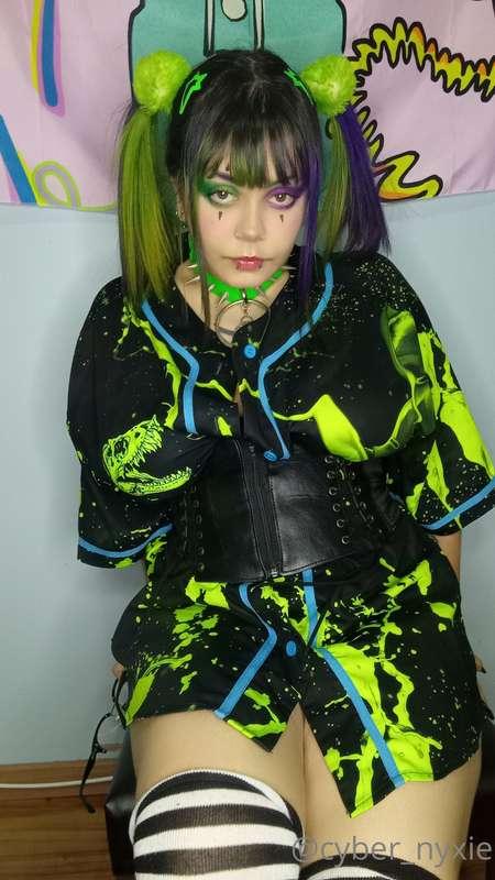 Clown girl boobies 🤡💚