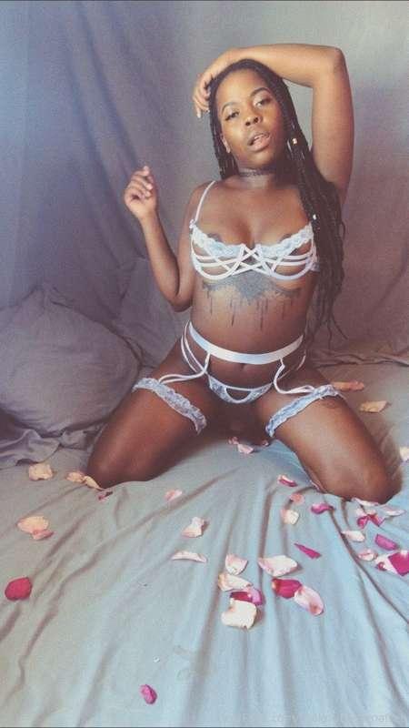 Happy Friday babes 🌸  say it back 😘