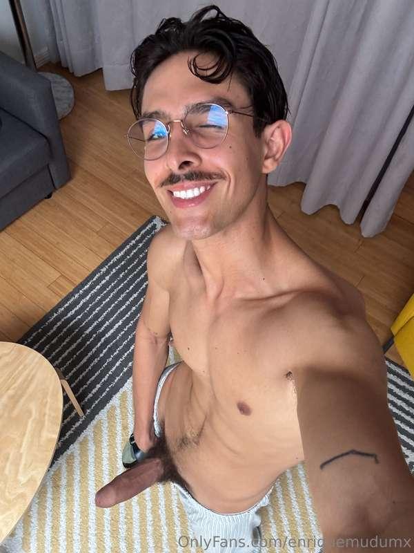 Why don't you come over and suck my cock? 😏🍆