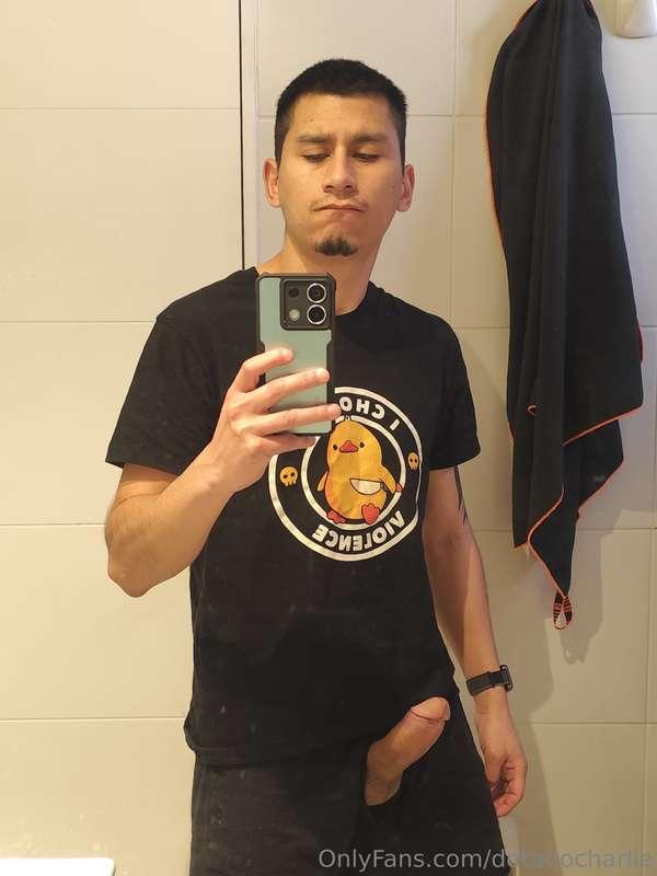 No le cuenten a mi amigo que me saque fotos en su baño