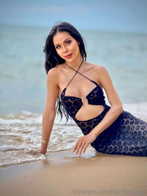 lay down. with me babe !♥️