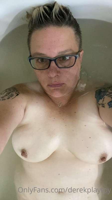 Cool bath on a 🔥 night