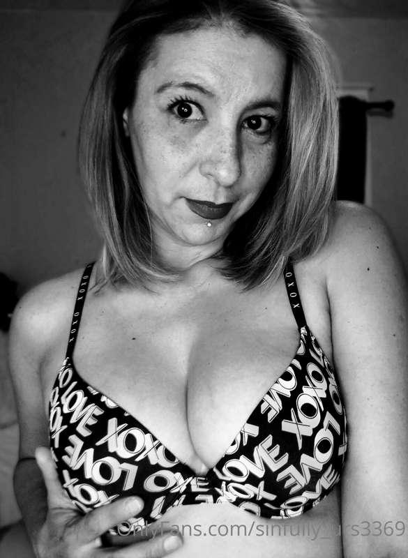 ✨ Who's still up 💋💋💋