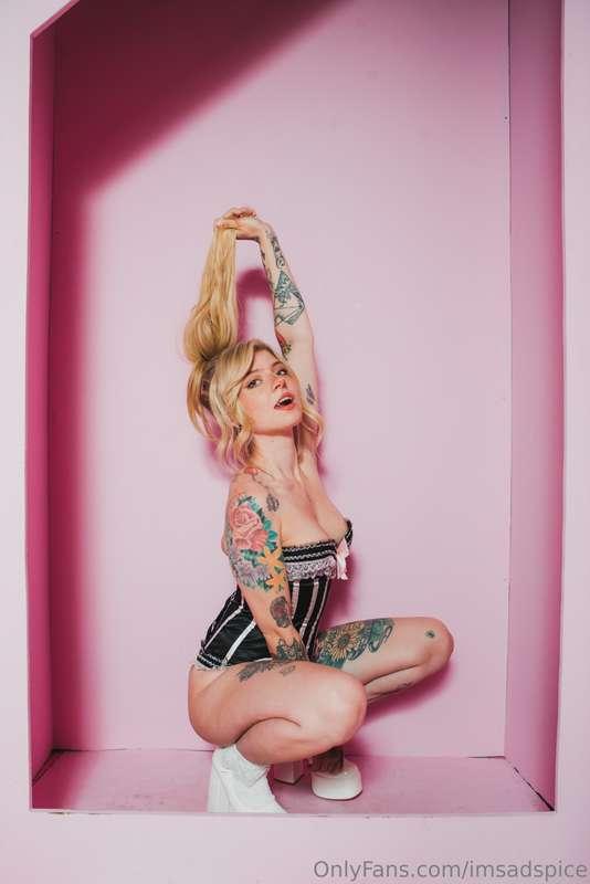 Do you like my pink box??🤭😉