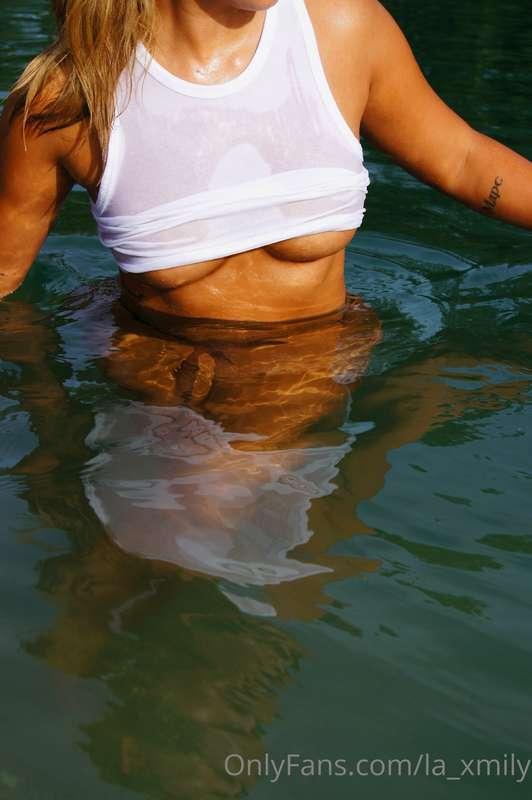quick dip in the lake 💦