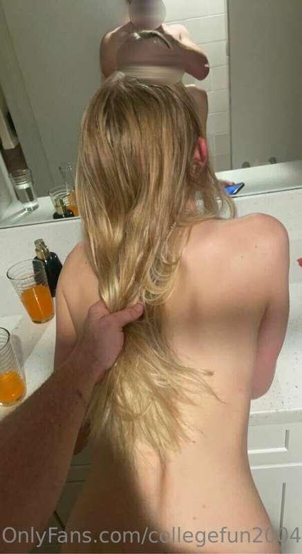 She loves when I pull her hair and fuck her in the bathroom ..