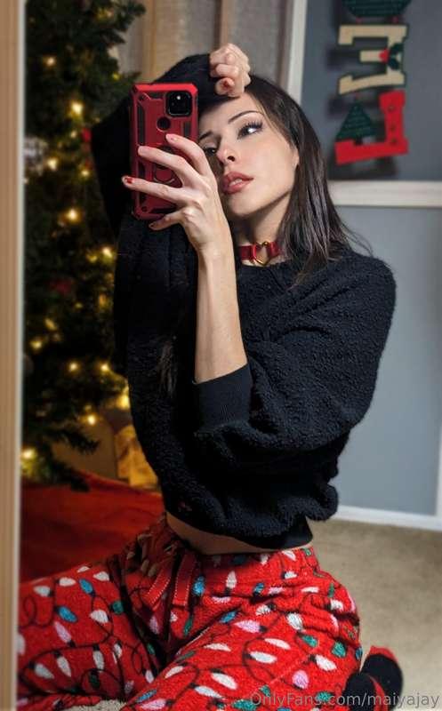 Because I'm still sick, this week's post is more comfy! I'm ..