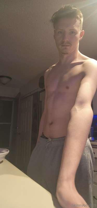 Put your hands on my body 😈