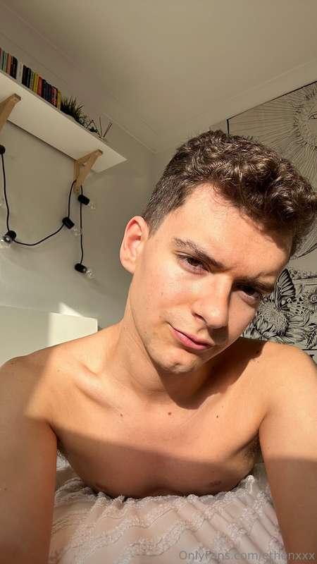 imagine waking up next to me and lapping up my hole ☀️