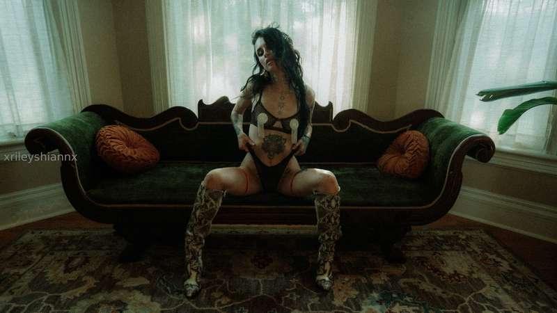 meet you in your dreams, boo 🔒🖤✨