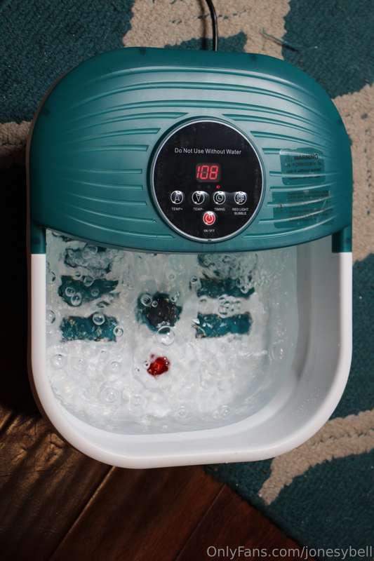 Soaking my feet, rubbing them, and cleaning them for a calm ..