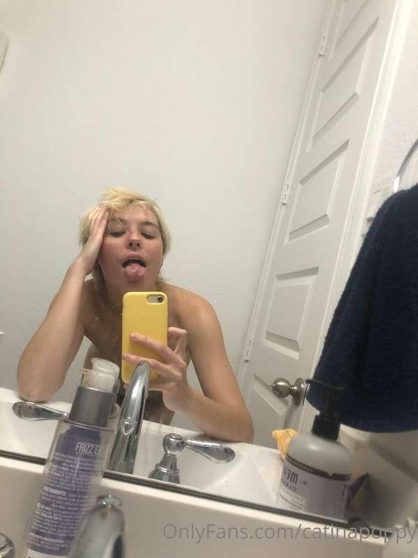 Cheeky nudes for my favorite people.