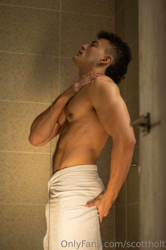 these are just a teasing of the latest photoshoot i did a we..