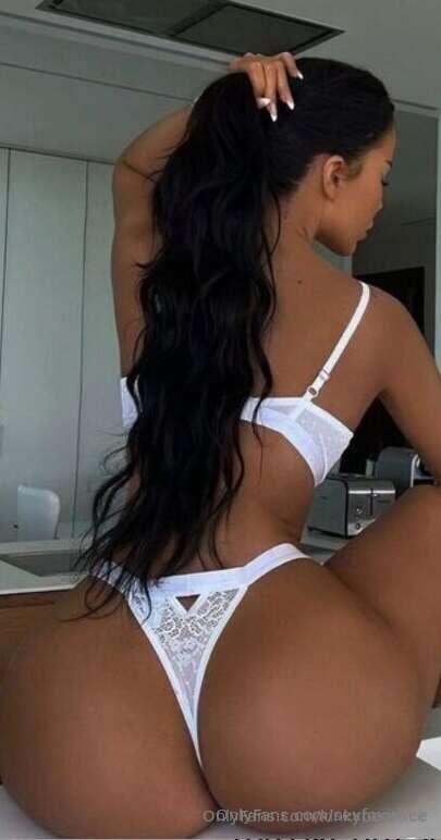 YOU LIKE HOT SEX? She's so hot and has a FREE PAGE @sexfoxyf..