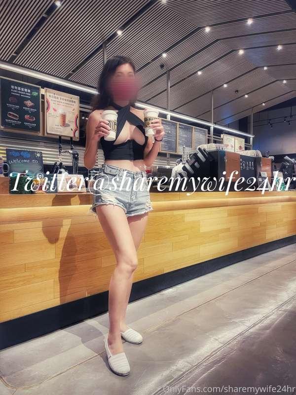 幫我服務點餐的小哥，眼神👀一直飄忽都不敢真誠的往我胸前看，感覺都沒有重視到我的奶奶，我可以客訴他⁉️😂😂😂