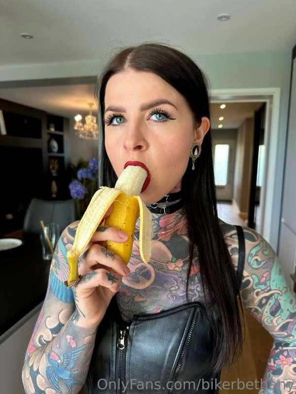 I feel a new BJ video cumming on soon 🍆 I'm gunna get creati..