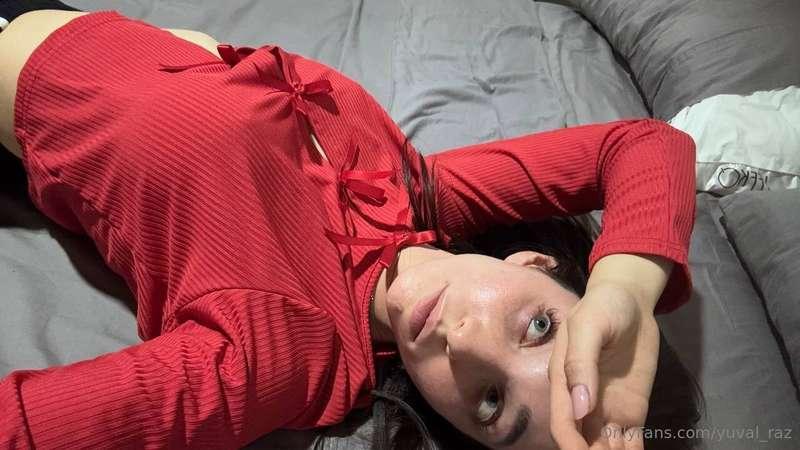 לא הצלחתי להרדם מאז... אני לא מבינה למה צבע אדום לא מגיע עם ..