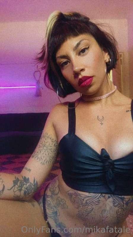 Let's dress up then undress 👅