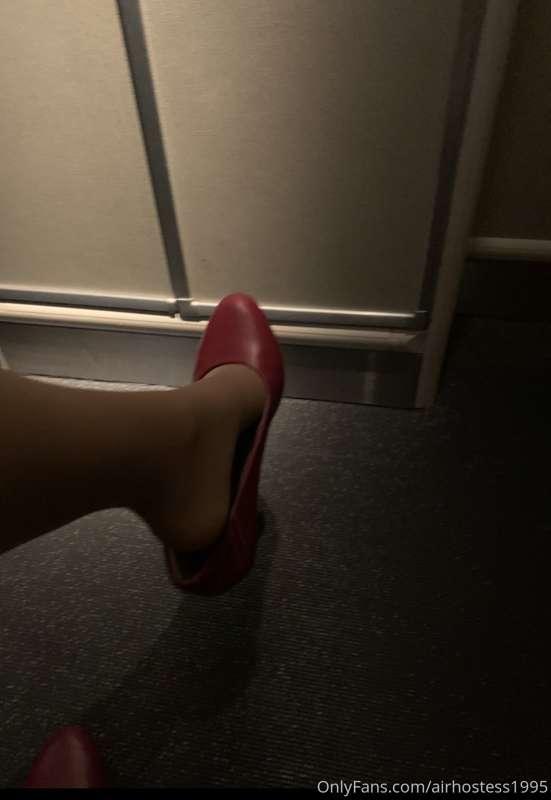 Long night shift with heels 👠✈️
Would love a long and deep f..