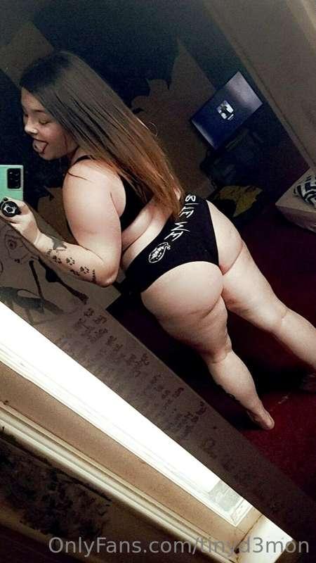 Good afternoon babes!
 Happy fucktastic Friday