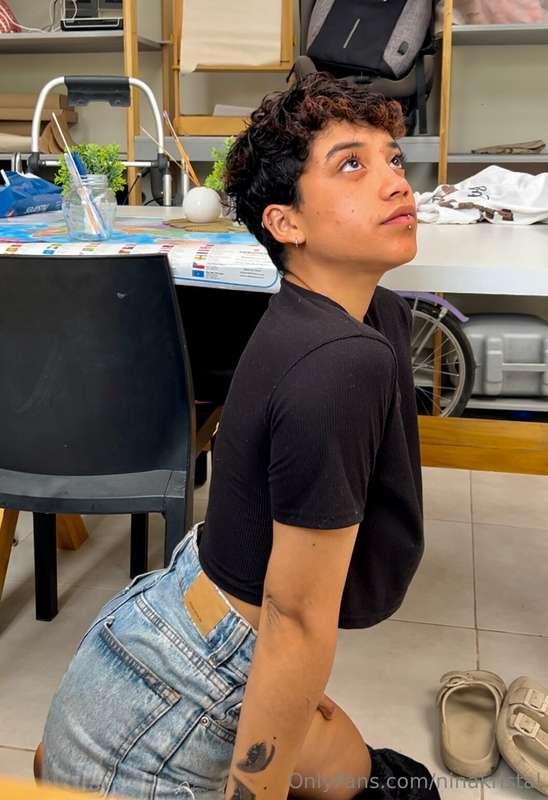 SABES POR QUÉ ESTOY DE RODILLAS? -escríbeme y lo sabrás 🤭