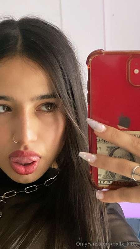 Where do I pass my tongue daddy? 🙈🥵