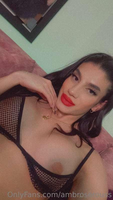 Red lips I feel hot jejeje