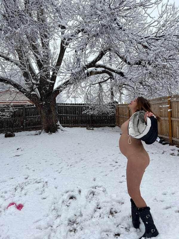 So fun to be naked in the snow! Funny thing after I came inside the house, I was wet! Turned myself on! 