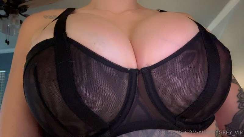 New bras for sale! 🥰 You guys ate up the last batch sooo the..