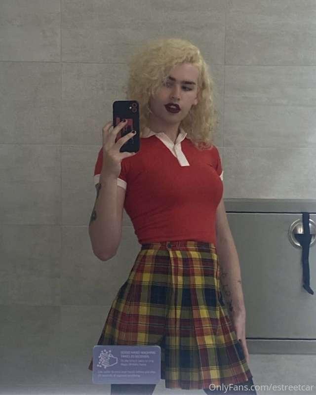 hey babes!
here’s this and also a special 
free video in you..