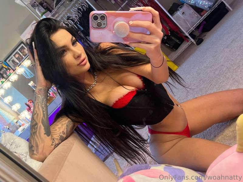 send me your cock if you wanna play with this wet little pus..