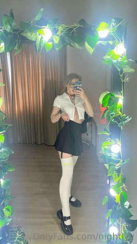 Do you like it when a girl is wearing a nice short skirt?😛