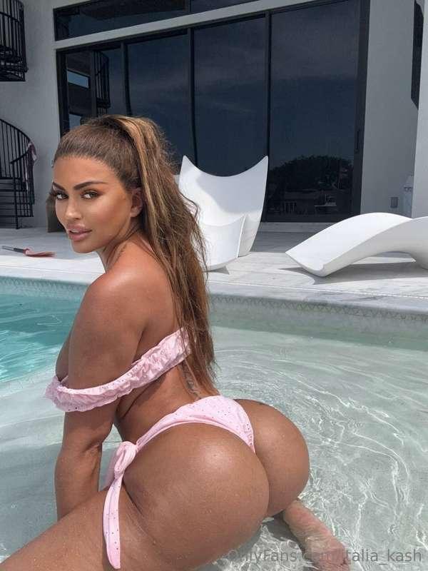 Do you want it twerking or riding? You choose 💦