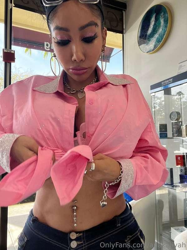 This pink top is a vibe 🩷 💗