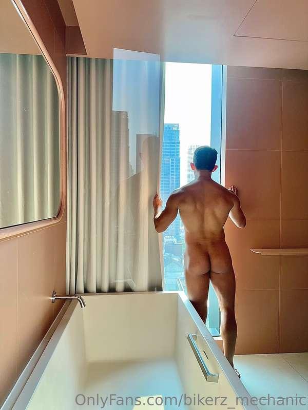 My back my ass 😆😆😆