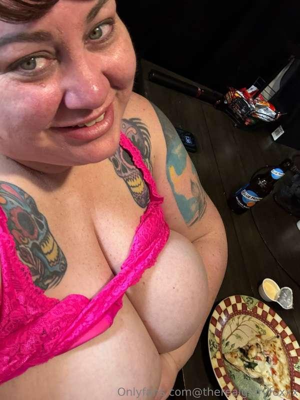 Swipe left 🫣 lmk in DM if you wanna see more 😘