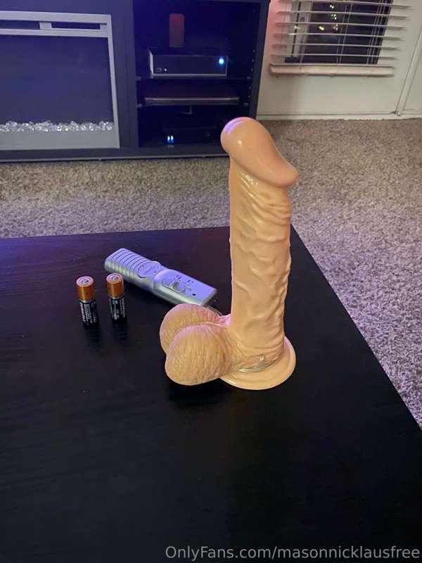 📲DM me if you want to buy my used 7” vibrating dildo!😋🍆💰