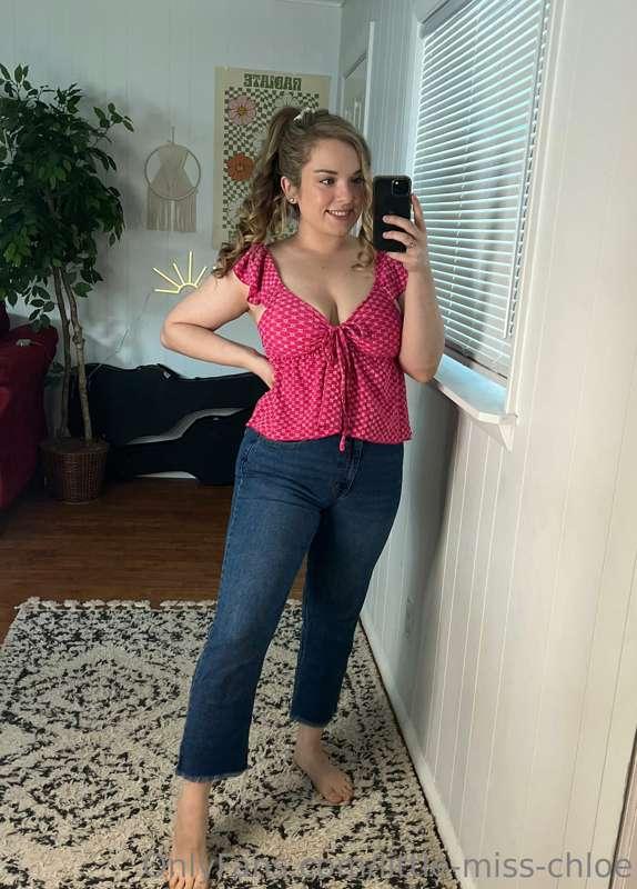 Good morning, I’m off to school like a good girl 😇