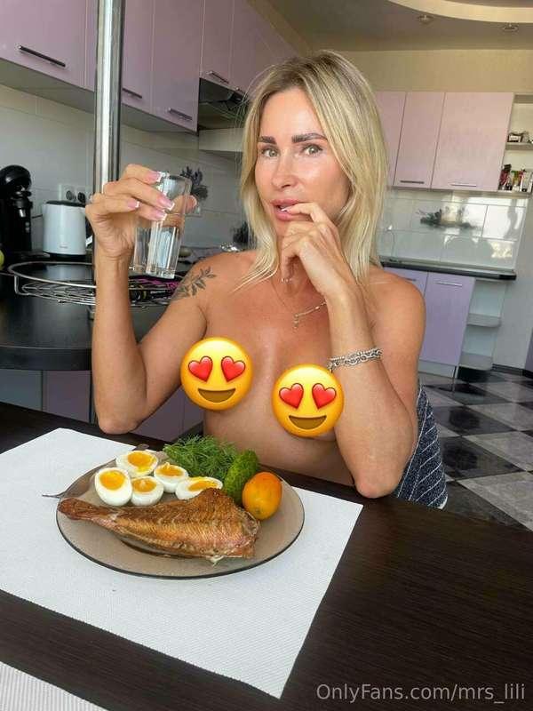 I like sex for breakfast, baby. And I eat early and often😈😈😈..