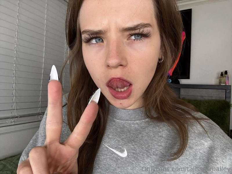 Wait, is the peace sign still a thing? 