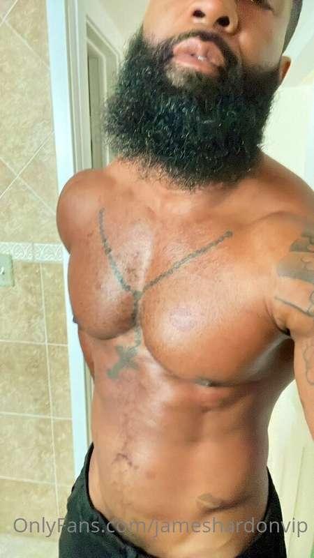 Who’s gonna come wet my
Beard 😈💦💦💦