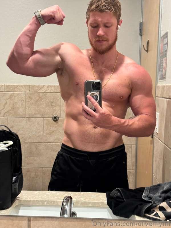 these muscles aren't the only thing that's hard right now 😈