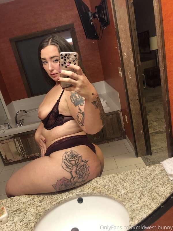 Gotta tummy but still yummy 🥵☺️ Should the tummy stay or go ..