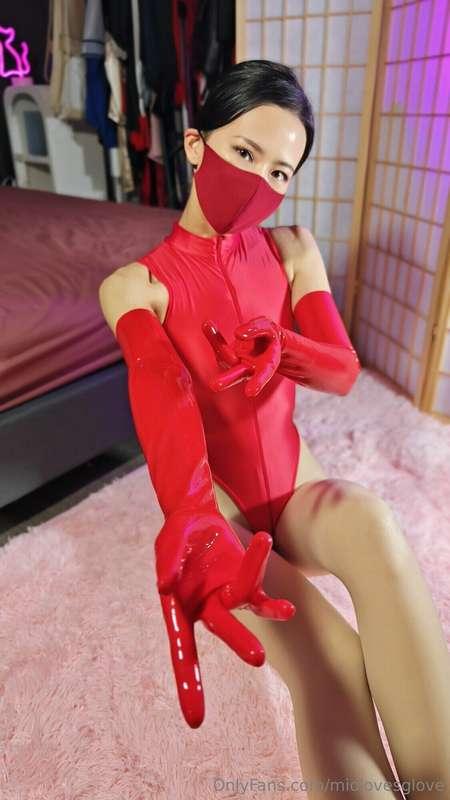 My new sexy long red latex gloves~ so tight and shinny