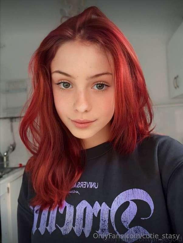 Let me distract you👉 @angegold 💋
Cute girl @angegold loves t..