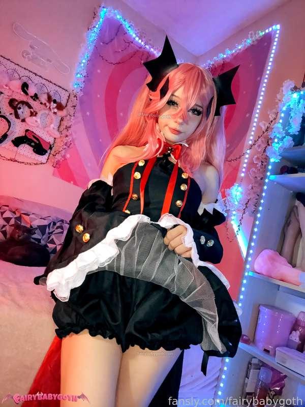 wanna see what's inside? 🫣

#krultepes #seraphoftheend #petite #cosplay #fyp