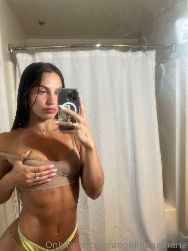 Shower vibess, check your dms later to join me😊