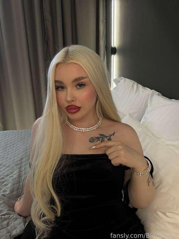 blondessa image #2